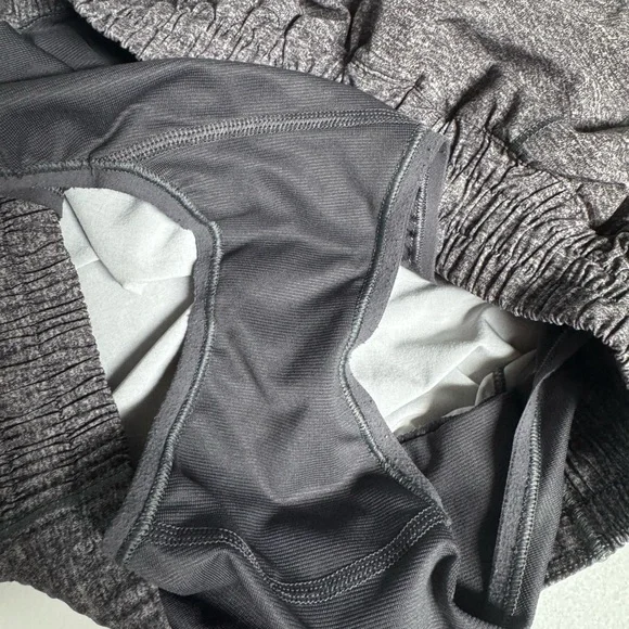 lululemon hotty hot shorts 2.5” - Picture 6 of 8